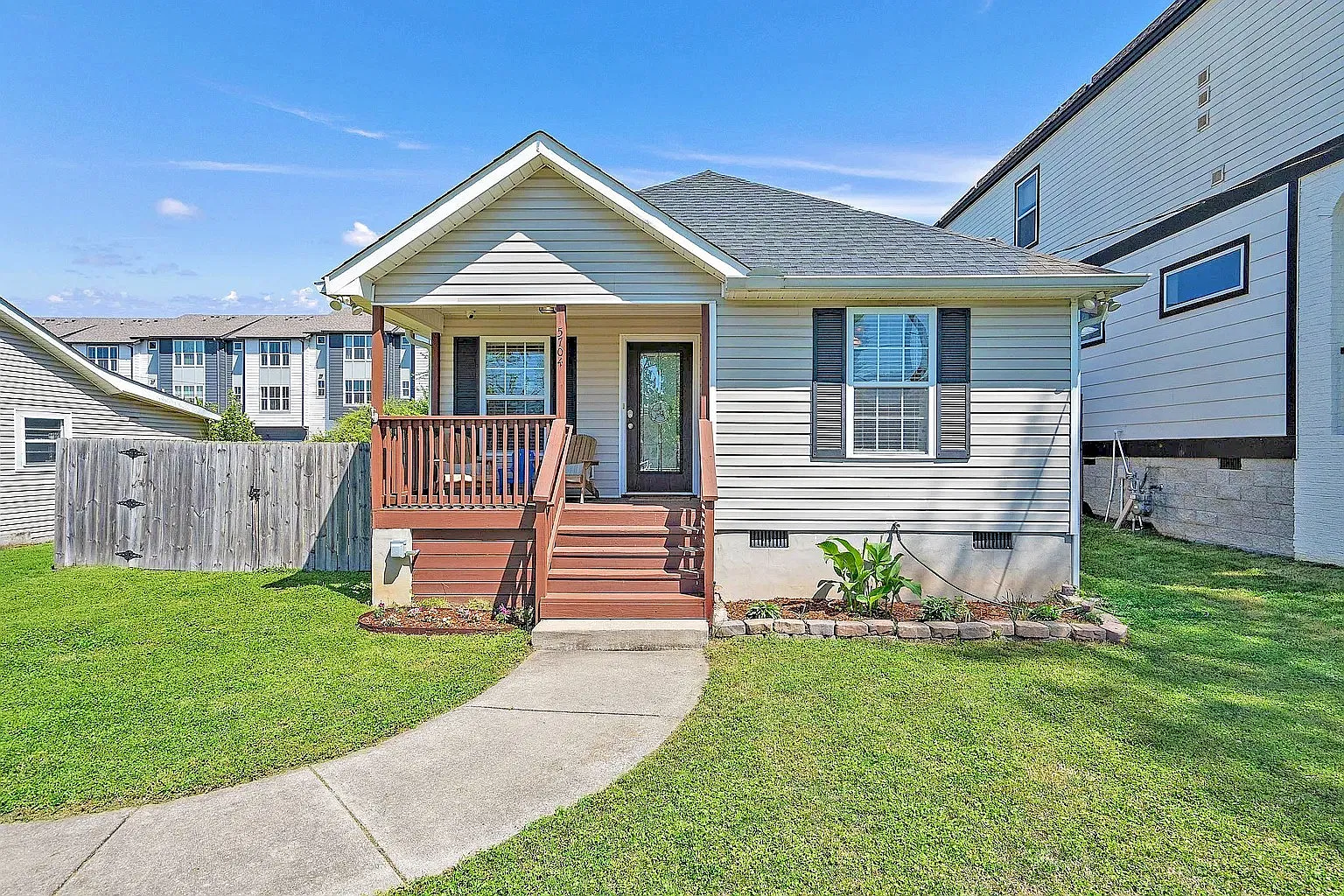 3 bed, 2.0 bath, 1210 sqft, $2,950 — Photo 1