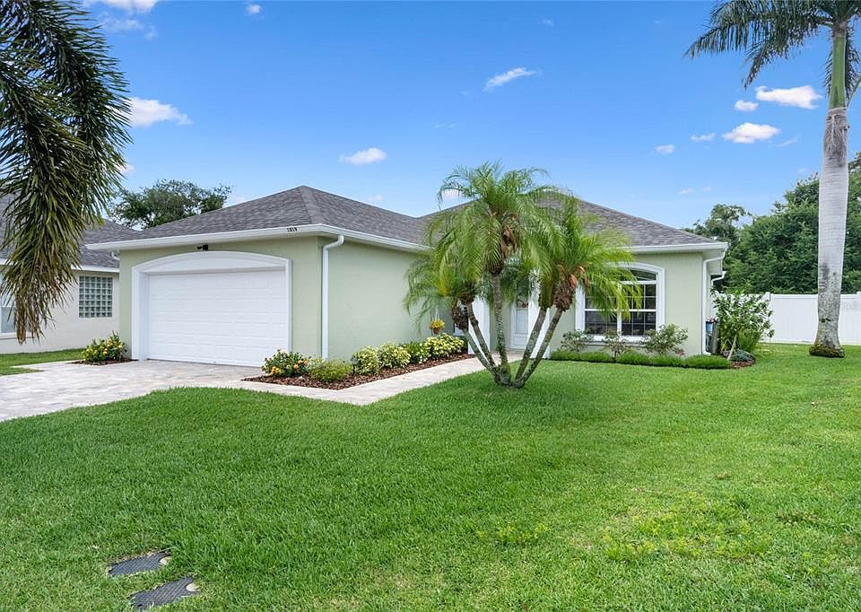 1st image of 1019 Robin Ln