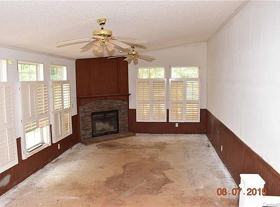 4th image of 817 Christine Ct