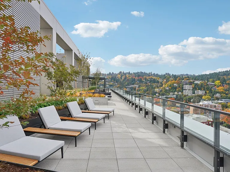 Byline Apartments — Photo 35