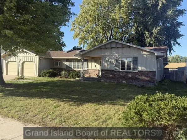 2812 Kingston Cir, Grand Island, NE 68803