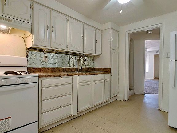 3rd image of 2501 Barcelona Rd SW APT 1