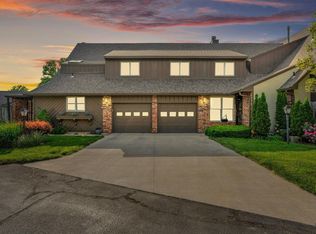 5613 SW Foxcroft Cir N, Topeka, KS 66614