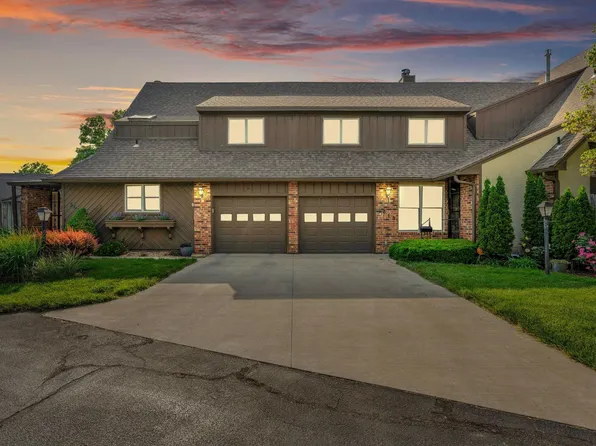 5613 SW Foxcroft Cir N, Topeka, KS 66614