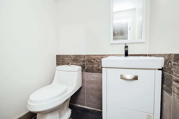 Rented by Nooklyn NYC LLC | media 4