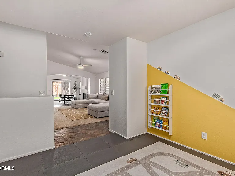 15864 W Anasazi St — Photo 9