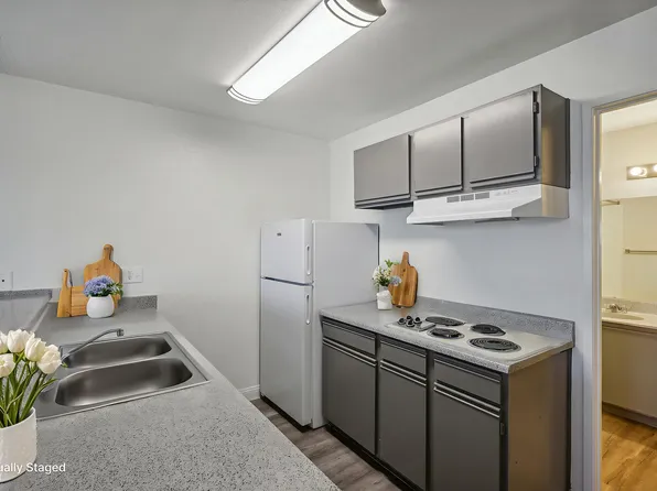 Village Square, 5025 Nellis Oasis Ln, Las Vegas, NV 89115