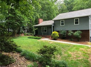 1912 Foxcroft Dr, Mount Airy, NC 27030