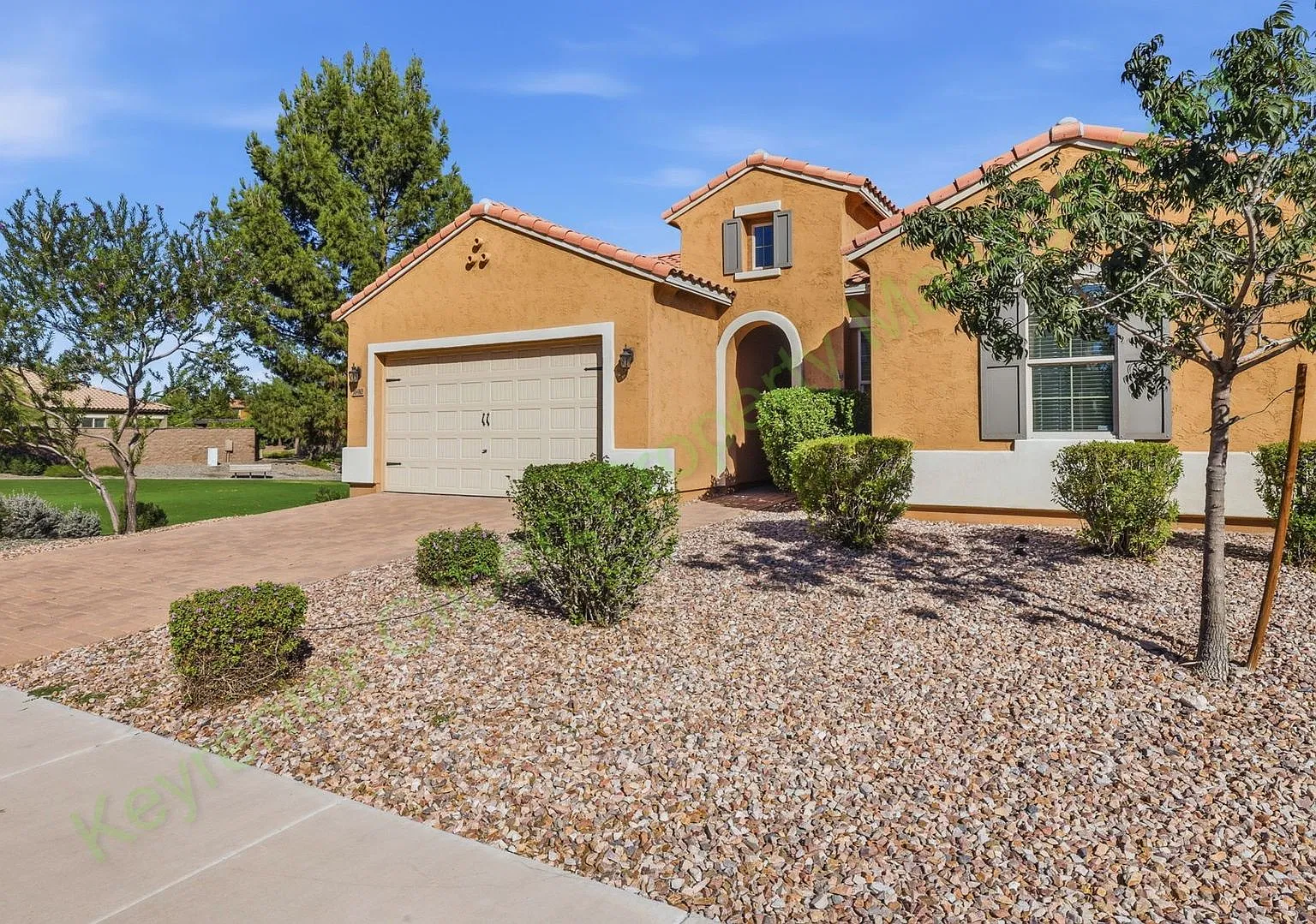 Beautiful Single-Story Gilbert Home on Premium Lot 4 Bedrooms, Office & No Rear Neighbor! — Photo 3