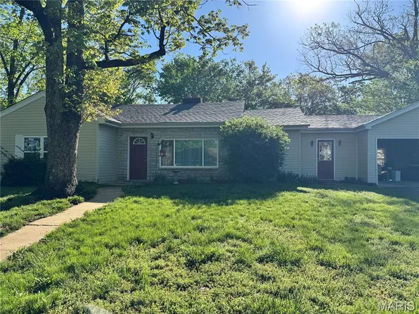 919 Oak Dr, Fenton, MO 63026