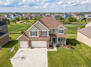 951 S Carly Cir, Yorkville, IL 60560