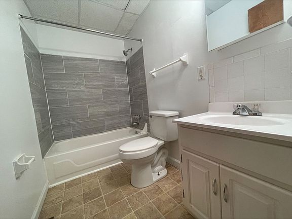 4th image of 3505 Elm St #12