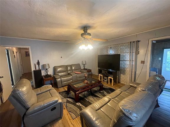 4th image of 303 Butler St