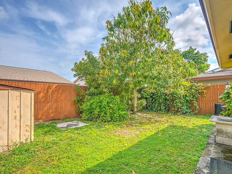3929 Kenas St — Photo 15