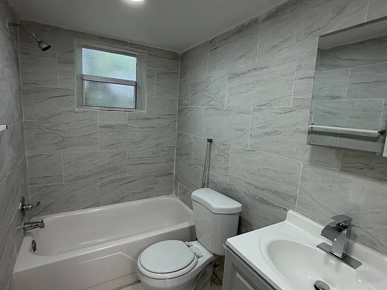 2131 Jackson St — Photo 3