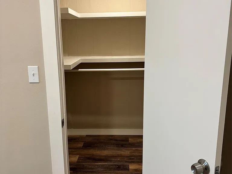 8049 Forest Hills Dr — Photo 29