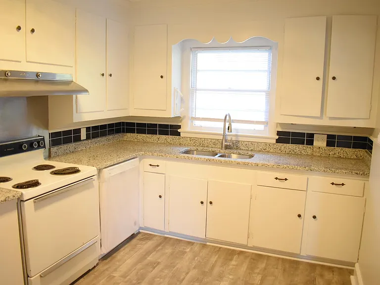 2103 Pender Ave #1 — Photo 9
