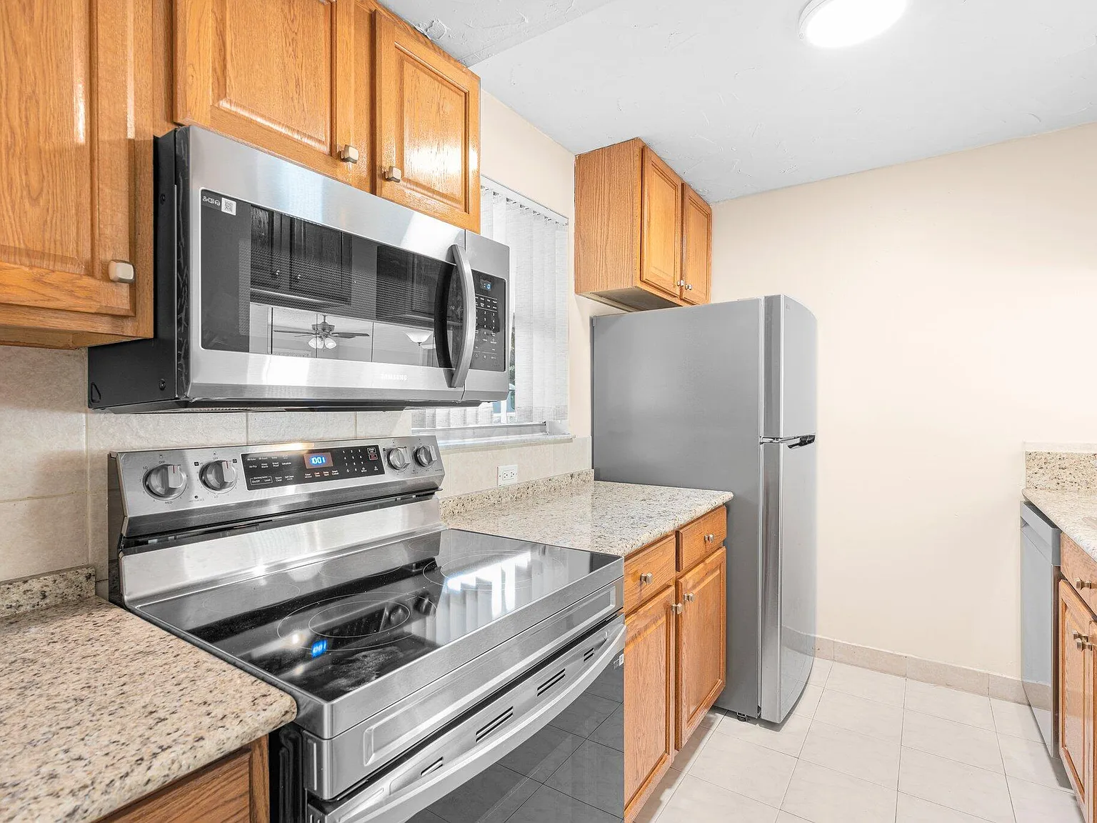2 bed, 2.0 bath, 767 sqft, $1,900 — Photo 4