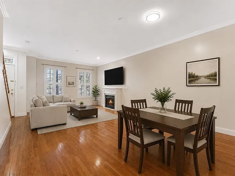 55 Chelsea St #55 — Photo 8