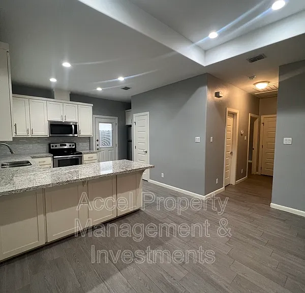 413 Downing Ave #2 — Photo 11