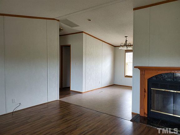 3rd image of 6618 Oak Hollow Dr