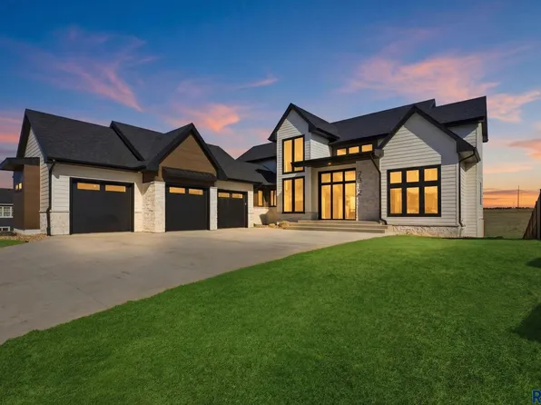 7312 E Agate Cir, Sioux Falls, SD 57110
