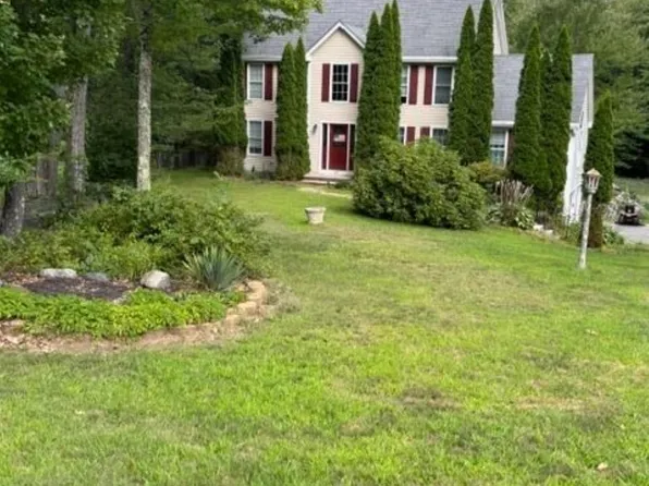 28 Chelsea Court, Henniker, NH 03242