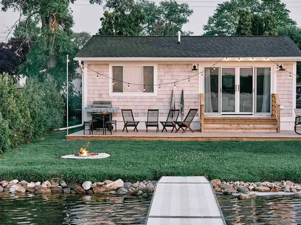 305 Lake St, Elk Rapids, MI 49629