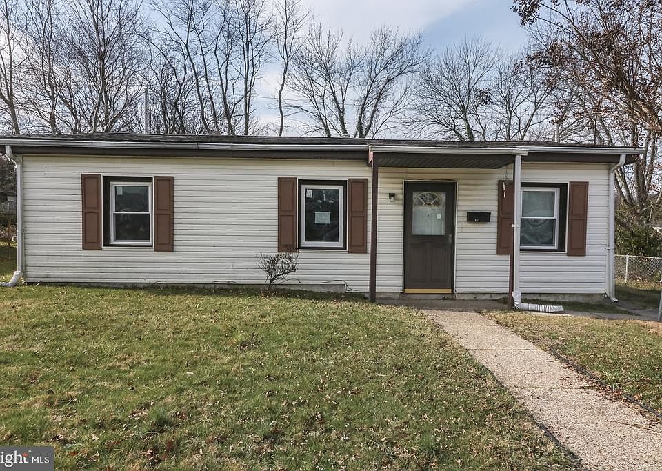 1st image of 424 Anderson Dr