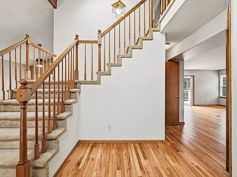 110 Mobray Ct — Photo 3