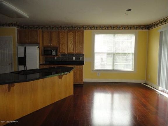 4th image of 832 Ramblewood Dr
