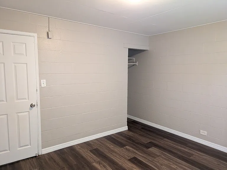 1028 W South St — Photo 10