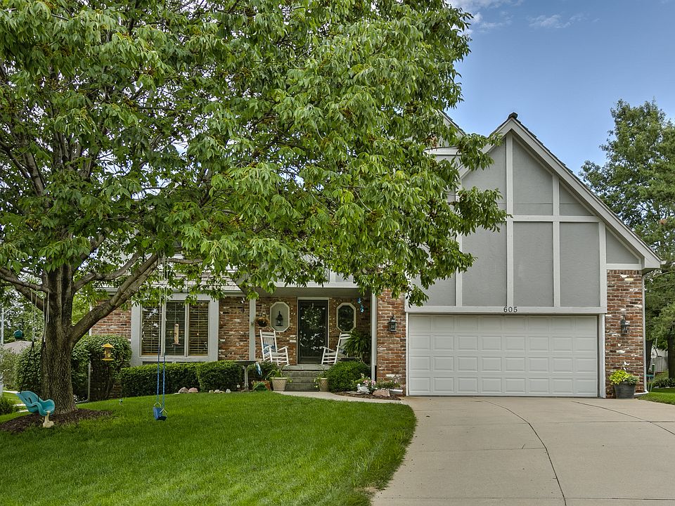 1st image of 605 S 157th Cir