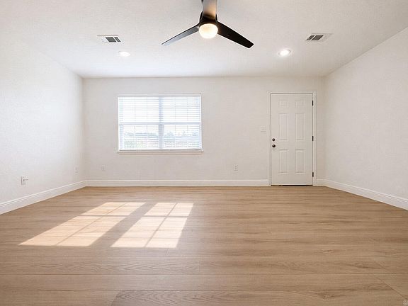 5th image of 8 Harvest Ridge Rd