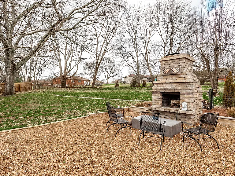 1003 Woods Lake Dr — Photo 72