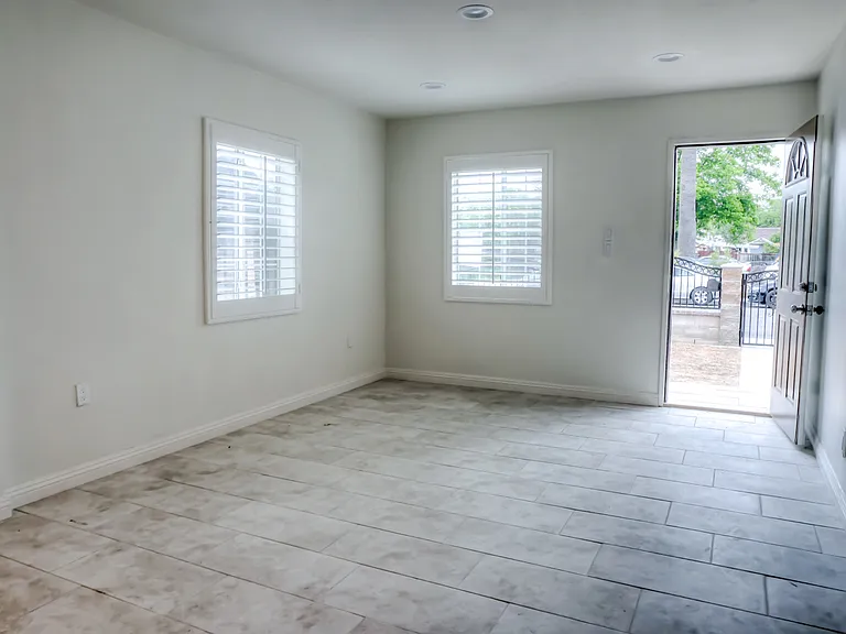 3897 Pontiac Ave — Photo 5