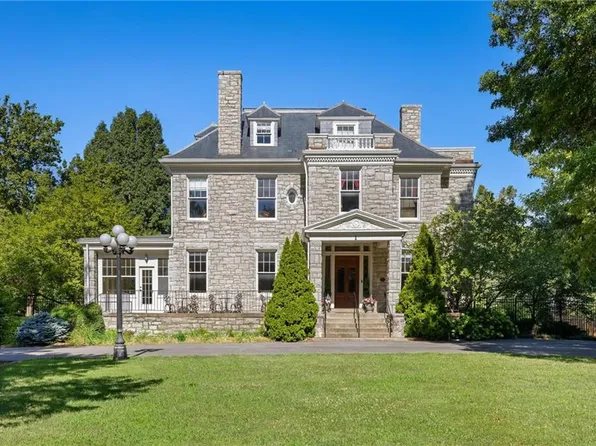 1 Hawthorne Pl, Independence, MO 64052