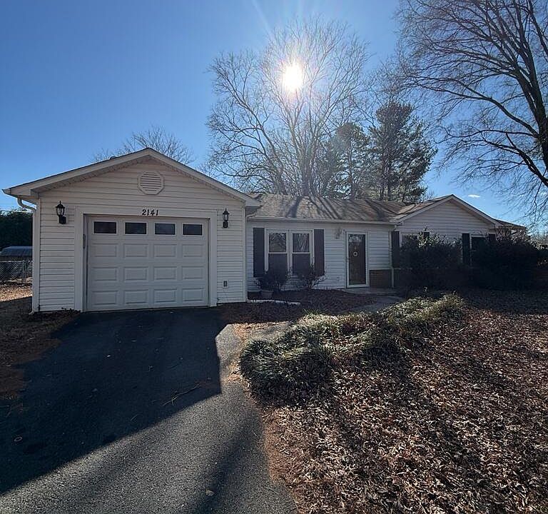 1st image of 2141 Stonehaven Rd