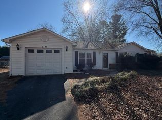 2141 Stonehaven Rd, Kernersville, NC 27284