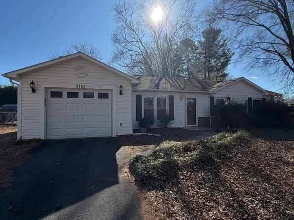 2141 Stonehaven Rd, Kernersville, NC 27284