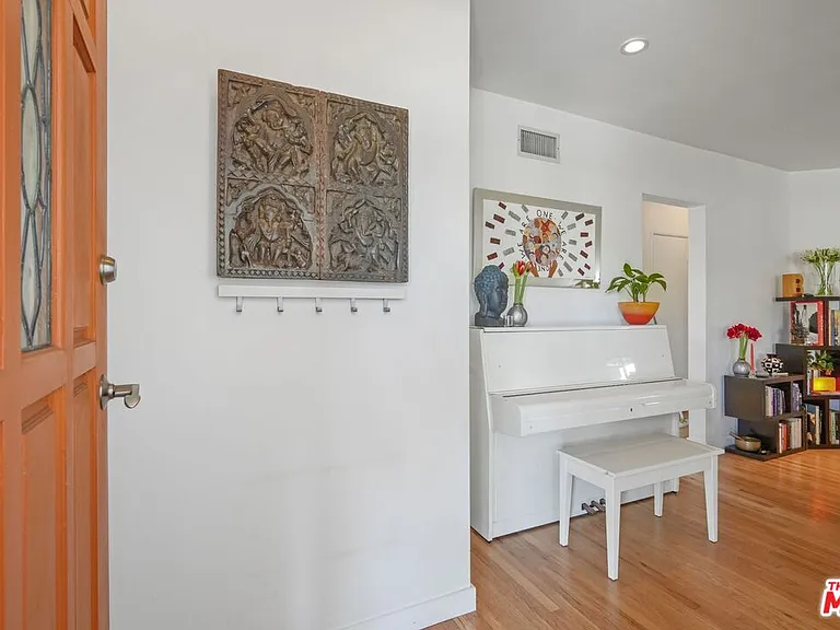 5507 Van Noord Ave — Photo 15