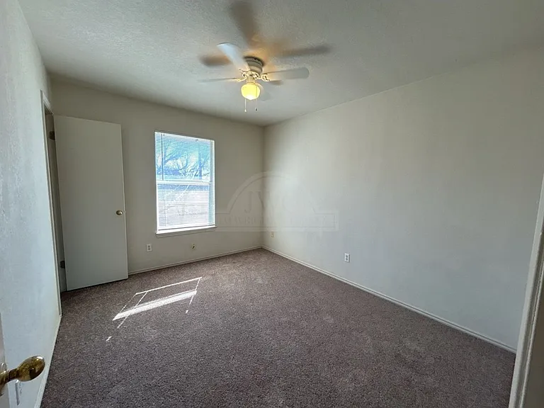 1702 Benttree Dr — Photo 9