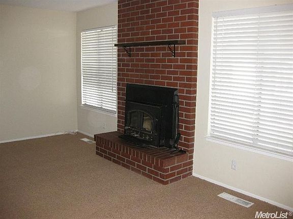 3rd image of 631 El Capitan Dr