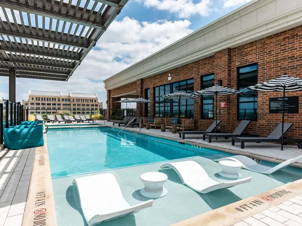 Gables Republic Square