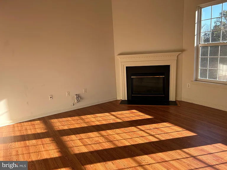 6821 Hollow Glen Ct — Photo 3