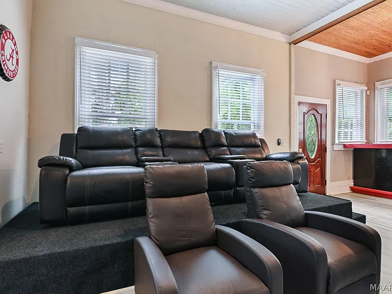 264 E Fairview Ave — Photo 7