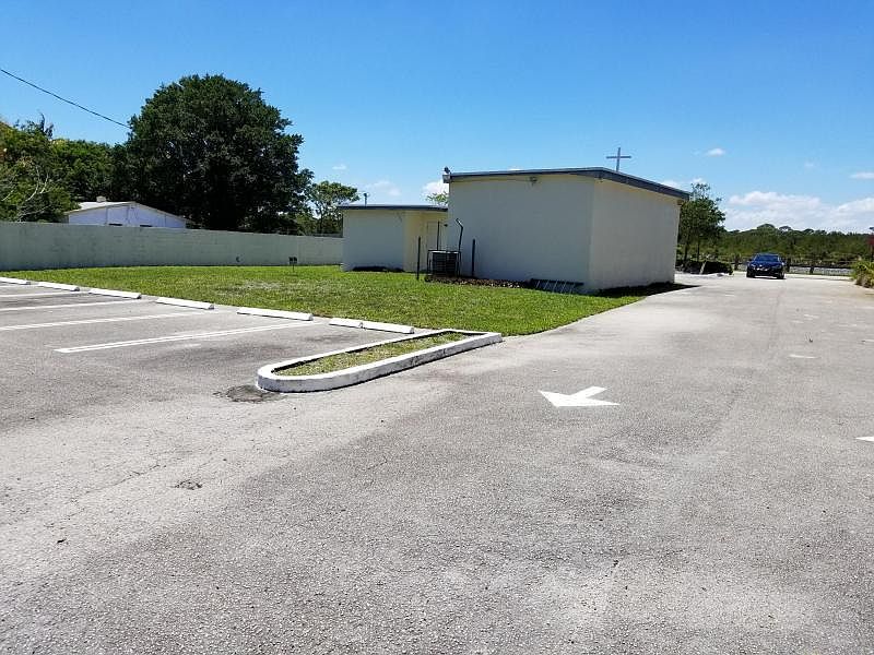2nd image of 3466 N Old Dixie Hwy