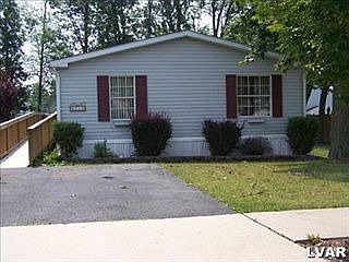 3rd image of 250 Pine Cir