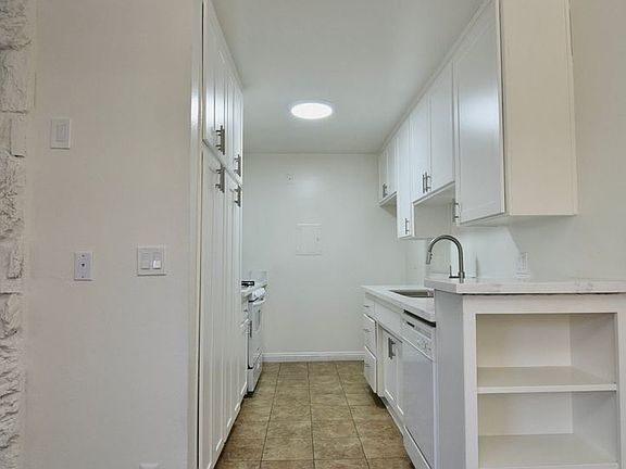 5th image of 15128-44 Burbank Blvd #28-104
