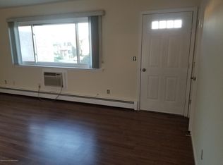 714 Cricket Ln, Woodbridge, NJ